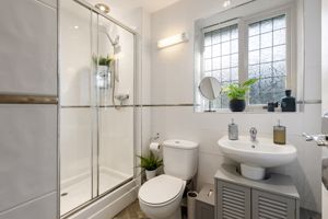 En suite 2- click for photo gallery